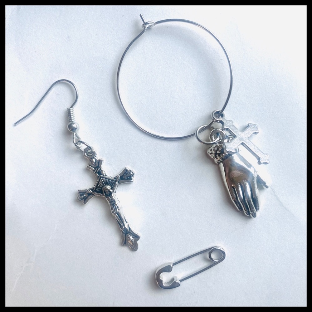 🕷PUNKY EARRING SET🧷 - Picture 2 of 2